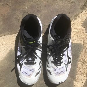 Mizuno Volleyball Shoes Black/White Women’s Size 9